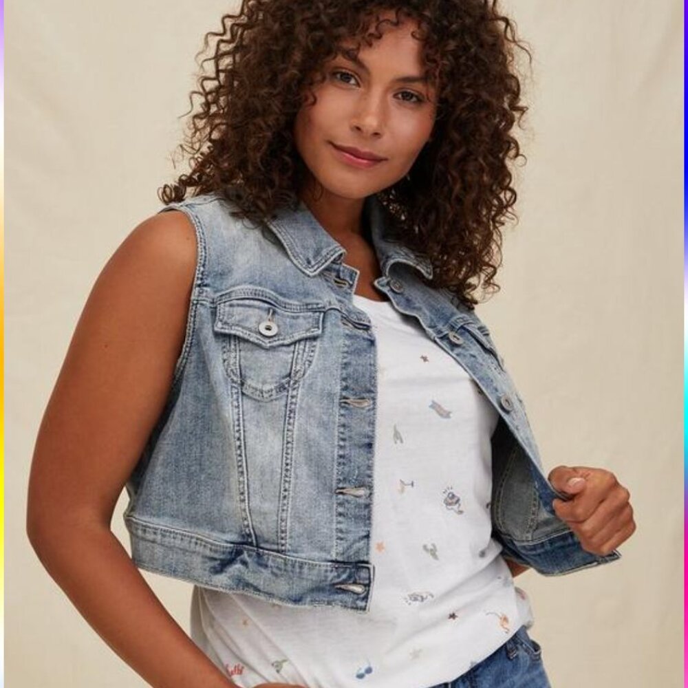 Torrid Size 3 (22/24W) Crop Denim Vest - Light Wash NWT
